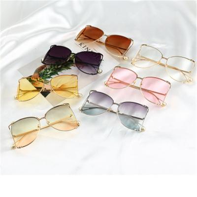 China Newest Metal Sun Glasses Fashion Sun Glasses Luxury Pearl Trendy Women's Oversized Sunglasses for sale