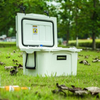 China Insulated Rotomolded Fishing Cooler Box Food Grade Hardware Fishing Cooler Box for sale