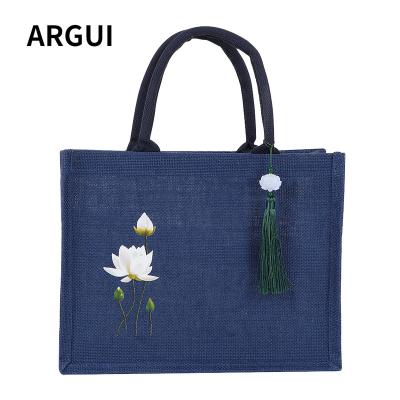 China Lightweight Burlap Gift Bags Bulk Reusable Plain Jute Tote Bags for Shopping DIY Decoration, Craft Embroidery Painting Wedding for sale