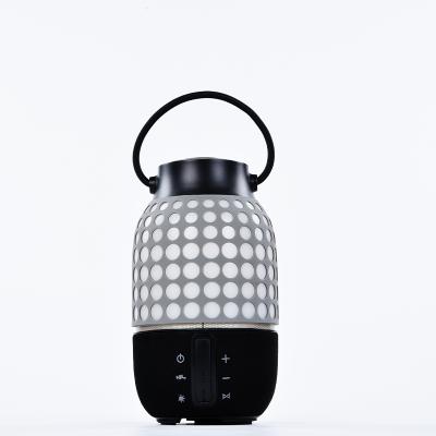 China Portable Music Lamp Factory High Quality Radio Bass Radio Speaker With Led Light Effect Outdoor Lamp for sale