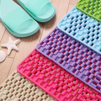 China Stocked Non Slip Soft Bathroom Mat With Strong Suction Cups Bathtub Mat for sale