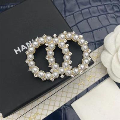 China New Tide Daily Life Double C Zircon Brooch Pearl Soft Anti Vanish Naked Sweater Suit Pin for sale