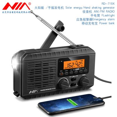 China Standard Battery Hand Crank Dynamo Generator Manual Charging Emergency Torch Emergen AM/FM/WB Radio Solar Power Bank Built In 2000mAh Battery for sale