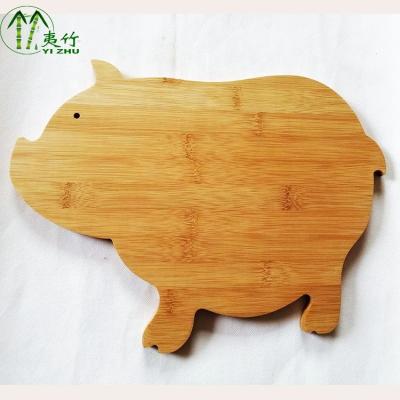 China 2020 Kitchenware Factory Sale Pig Shape Bamboo Cutting Board for sale