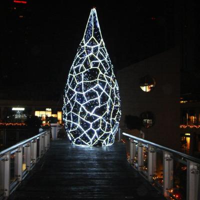 China Outdoor Holiday Decoration 2023 New Fashion Droplet Shaped Lighted Roe Light Christmas Trees For Shopping Mall Decoration for sale