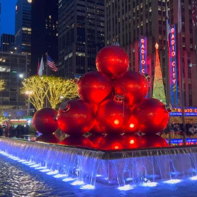 China City Center Plaza Christmas 2023 NYD Best Seller  Ball  Fiberglass Sculpture Classical Red & Golden Color Ball Motifs for City Center Decorations for sale