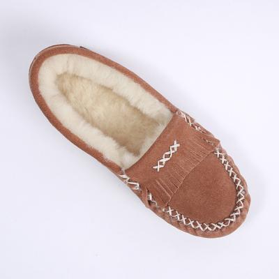 China Free Sample Wholesale Luxury Winter Real Sheepskin Fur Moccasins Shoes And Leather Sheepskin Slippers SA101D for sale