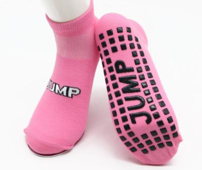 Chine Sautez les chaussettes BRITANNIQUES de trempoline de modèle de chaussettes de yoga de chaussettes de glissement de parc de trempoline de XL non pour des enfants en bas âge à vendre