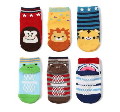 China Colorful Non Slip Neworn Baby Socks / Cotton Grip Non Slip Socks For Children for sale