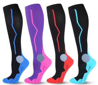 Chine Chaussettes de compression de sports contre des douilles pour courir, empêchant des chaussettes de bas de blessures de pied à vendre