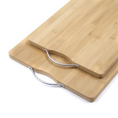 China 2021 Viable Style Popular Product 100% Organic Wooden Cutting Board With Handle Ideal Size Kitchen Natural Cutting Board for sale