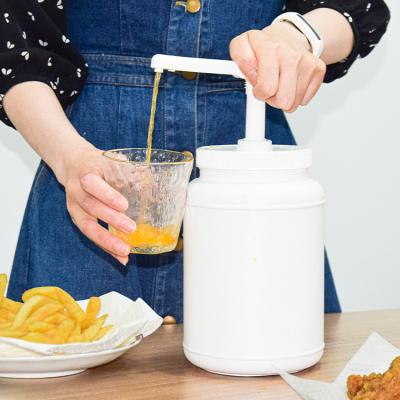 China Leak Proof Commercial Household Sauce Dispenser Pump With 2500ml PE Jar Bottle for sale