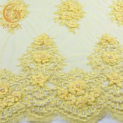 China Het klassieke Kledings 3D Geborduurde Bloemenkant parelde 135cm Breedte80% Nylon Te koop