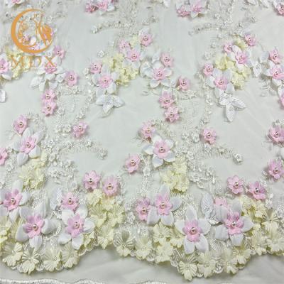 China As telas nupciais africanas luxuosas do laço fizeram malha flores multicoloridos do Handwork à venda