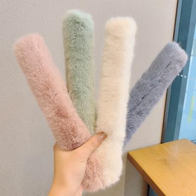 China New Fashionable Wide Thick Imitation Fur Teddy Bear Elastic Hair Band New Style Edge Hair Band Winter Autumn Headbands For Women for sale