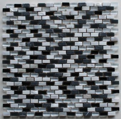 China Recycled Black And White Glass Floor Mosaic Tile For Bathroom Remodeling for sale