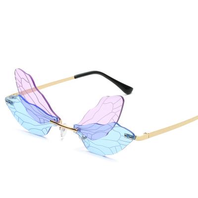 China 2022 Transparent Women Glass Eyewear Wings Sunglasses Fashion Anti Fog Clear Plastic Sunglasses For Party Like Butterfly Logo Style for sale