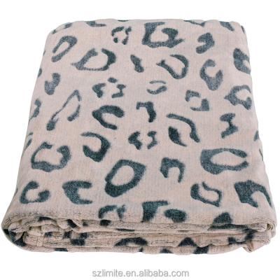 China Skin friendly logo oodie super soft luxury blanket, chocolate leopard print hospital comfoter blankets soft sherpa, flannel fleece throw blanket for sale