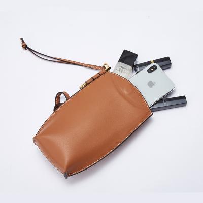 China Fashion\Comfortable\Goods. High Quality Genuine Leather Retro Handbags Women Shoulder Bag Fashion Lady Bag Simple Casual Leather Cell Phone Bags Wholesale for sale