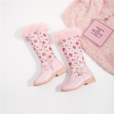 China 2021 new winter kids long boot kids winter fur boots non-slip flat shoes strawberry warm leather cute wholesale girls print non-slip fashion fur boots for sale