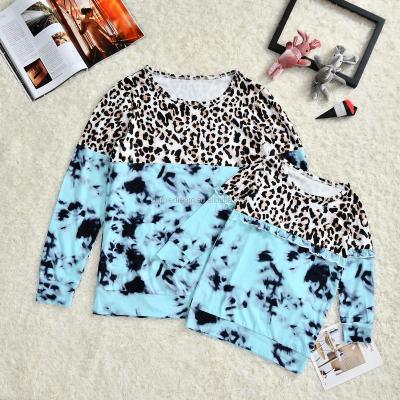 China Autumn New Style Mommy and Me Matching Clothes Leopard Pattern Dye Link Fashion Viable Wholesale Casual Family T-shirt for sale