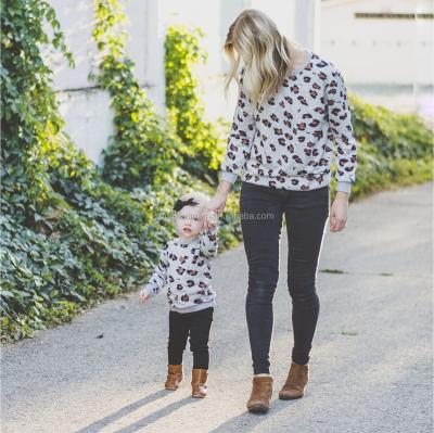 China Sustainable Parent Child Leopard T-shirt Mother Daughter Long Sleeve Casual Knitting Top for sale