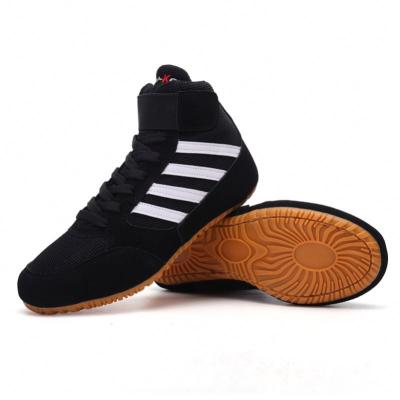 China Lightweight Rubber Tpu Outsole Mens Soccer Shoes With Low Price for sale