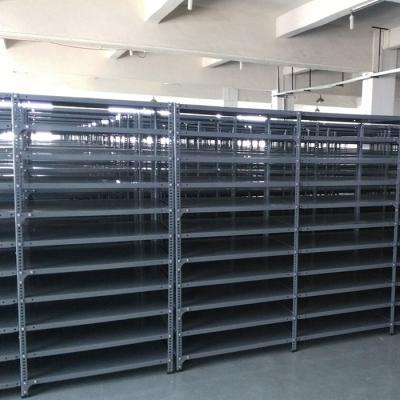 Chine Acier à fente d'angle pour les supports de stockage de rayonnages en acier à vendre