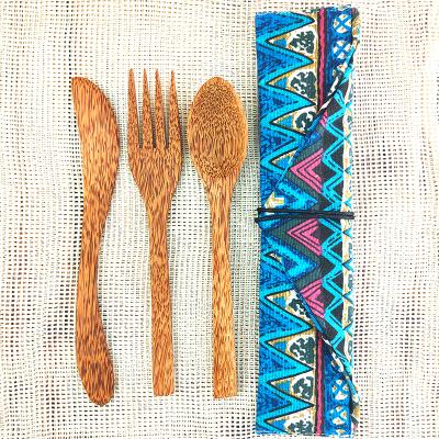 China Sustainable Natural Organic Recyclable Flatware Customized Portable Tableware Set In Coconut Wood for sale