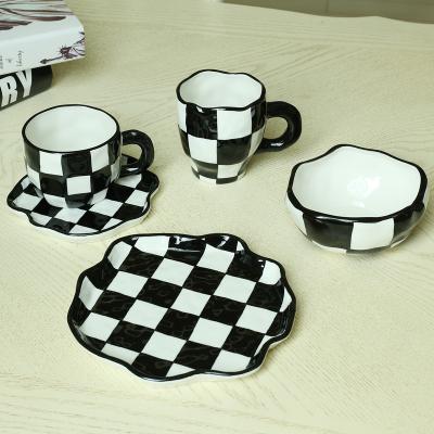 China Sustainable Wholesales Checkerboard Lattice Black And White Ceramic Dinnerware Dinner Set With Dish Cup for sale