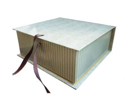 China Custom made fancy recycled Luxury Gift Boxes Gift Packaging Box Handmade Paper Box for sale