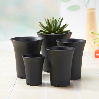 China Vientiane Modern Wholesale Decorative Round White And Black Plastic Flower Pots for sale