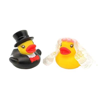 China Promotional PVC Rubber Duck Duck Shower Toys Bride Groom Friends For Wedding Favors Bridal Party Gifts Set for sale