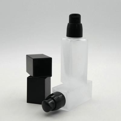 China Eco-friendly Recyclable Custom Packaging Glass Base Cosmetics Luxury Makeup Base Glass Liquid Bottle for sale