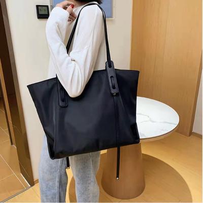 China Other High Quality Fashionable Ladies Shoulder Bag Oxford Black Large Capacity Tote Bag Zipper for sale