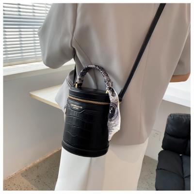 China Luxury cross the latest/fasion - leather mini body girls shoulder bag bucket bag women for sale