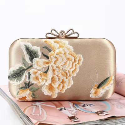 China Other Retro Handmade Embroidery Wedding Evening Clutch Bags Cheongsam Dinner Women Clutch Bag for sale