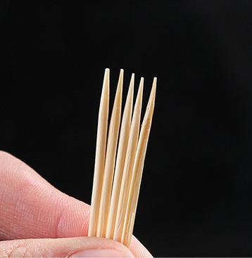 China High Quality Disposable Friendly Toothpick Natural Bamboo Toothpicks Cocktail Toothpicks Lowest Price for sale