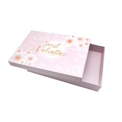 China Hot Selling Christmas Gift Box Handmade Easy To Store Gift Box Packaging Box With Magnetic Lid for sale