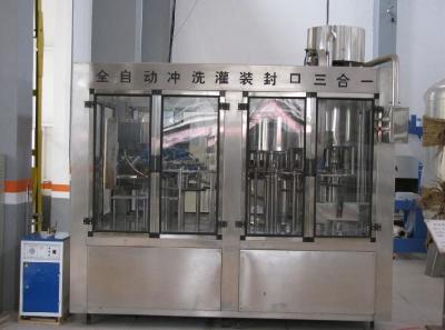 China Máquina de embotellado automática del agua/capacidad de relleno del barril de la máquina que capsula que se lava 150 - 600 en venta