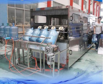 China El agua automática de 5 galones llena las estaciones, máquina de embotellado del agua potable en venta