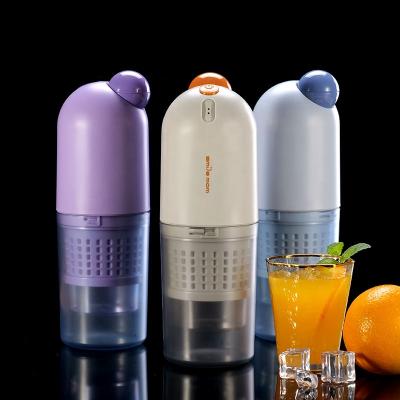 China Portable Mini Juicers Electric Mixer Outdoor Juice Extractor Kitchen Tool Speedy cleaver low voice+pure juice+portable+install fruit blender for sale