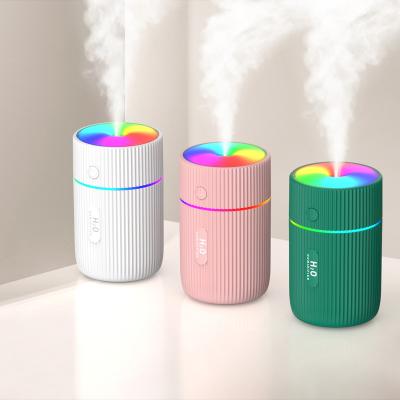 China Mini Car Portable Humidifier Diffuser Wholesale Car Aroma H2o 220ml Ultrasonic Usb Air Humidifier for sale