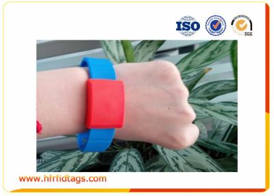 China Long Range Proximity UHF Rfid Silicone Wristbands with Alien H3 H4 Chips for sale