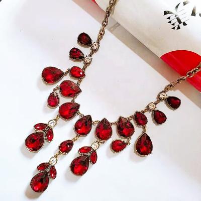 China Fashion Reasonable Wholesale Gold Gorgeous Muti-color Rhinestone Chain Necklace For Dress Decorate for sale