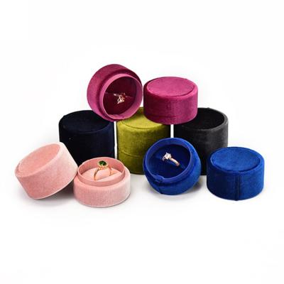 China Custom Romantic Round Velvet Double Engagement Ring Display Material Box for sale