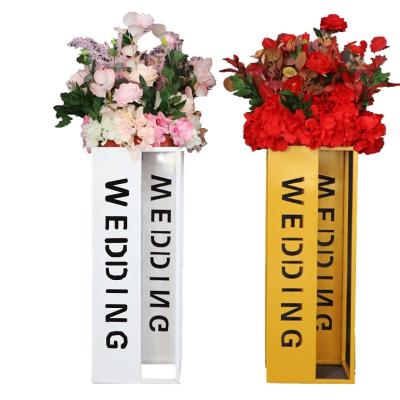 China Wedding Flower Stand OEM Metal Wholesale Flower Vase / Gold Road Lead Flower Table Stand Party Flower Vase For Wedding Decoration for sale