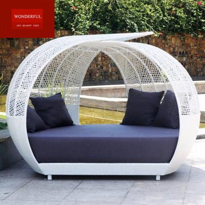 China Eco-friendly Outdoor wicker rattan beach day bed with canopy double for sale