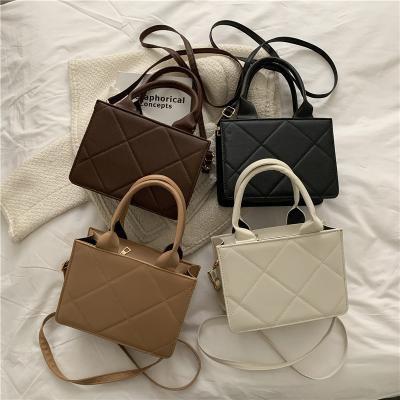 China Fashoion bag women's bag 2022 Europe and America fashion retro fashion diagonal bag women Lingge portable western style simple texture for sale