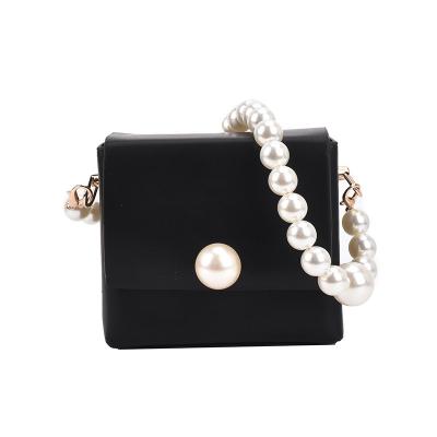 China Pearl Mini Female Tote Bag PORTABLE High-end Western Style Handheld Small Square Bag for sale